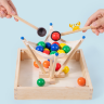 Joc Montessori din Lemn 3 în 1 – Prinde, Sortează și Potrivește Bile Colorate