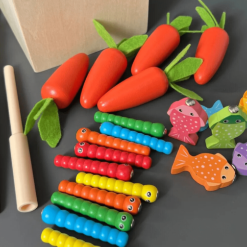 Cub Montessori Lemn 8 în 1 cu Legume și Pescuit Cub Montessori Lemn 8 în 1 cu Legume și Pescuit
