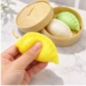 Set senzorial squishy cu 3 găluște și coșuleț