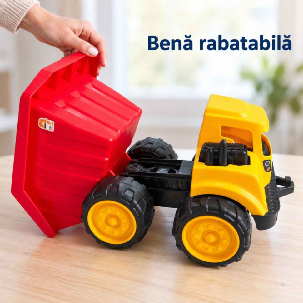 Demonstrarea ridicării manuale a benei rabatabile a camionului de jucărie