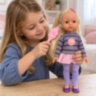 Păpușă blondă de 32 cm cu perie pentru coafat