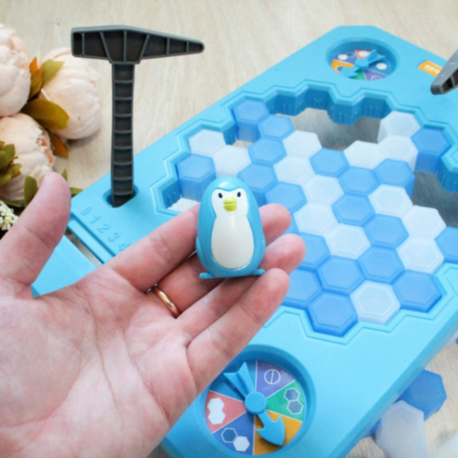 Joc Interactiv Icebreaking cu Pinguin – Distracție în Familie