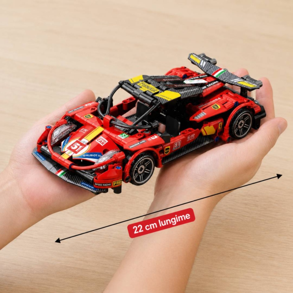 Mașină sport compactă de 22 cm ținută în mâini