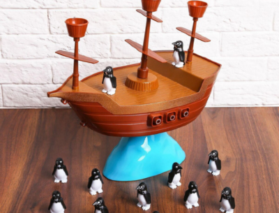 Joc de Echilibru Pirate Boat cu Pinguini, Dezvoltă Coordonarea și Răbdarea | image