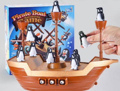 Joc de Echilibru Pirate Boat cu Pinguini, Dezvoltă Coordonarea și Răbdarea | image