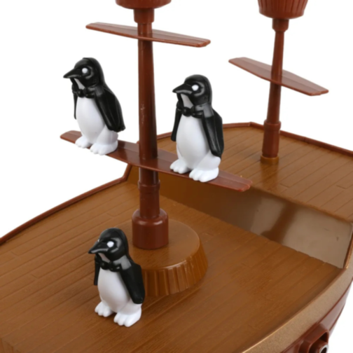 Joc de Echilibru Pirate Boat cu Pinguini, Dezvoltă Coordonarea și Răbdarea