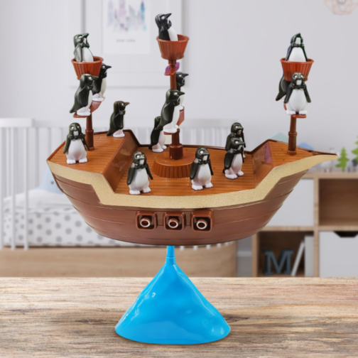 Joc de Echilibru Pirate Boat cu Pinguini, Dezvoltă Coordonarea și Răbdarea