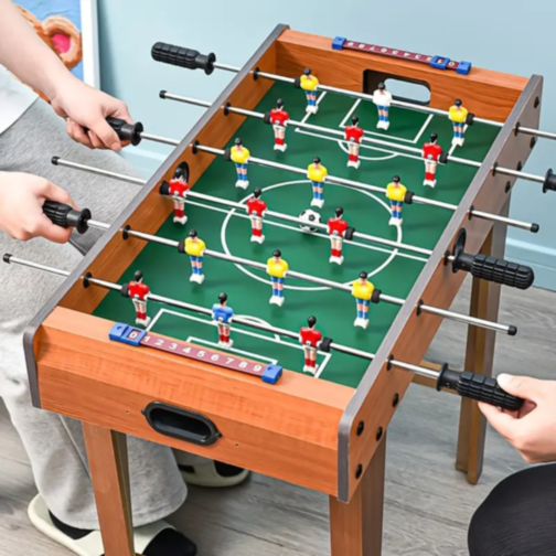 Masa de Fotbal pentru Copii cu Picioare din Lemn – Joc de Fotbal de Masă 69x37x62 cm