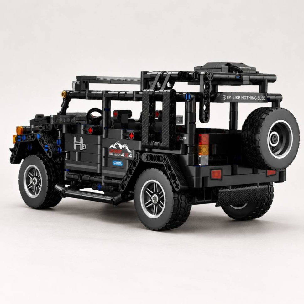 Vedere din spate a SUV-ului construit cu roată de rezervă