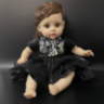 Păpușă Reborn Interactivă cu Corp Moale și Rochie Elegantă – 35 cm