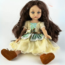 Păpușă Elegantă cu Rochie din Tulle și Împletituri Decorative