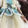 Păpușă Elegantă cu Rochie din Tulle și Împletituri Decorative