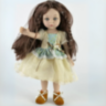 Păpușă Elegantă cu Rochie din Tulle și Împletituri Decorative