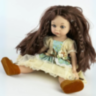 Păpușă Elegantă cu Rochie din Tulle și Împletituri Decorative