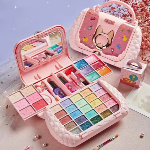 Trusa de Machiaj pentru Copii – Set Glamour în Gentuță Elegantă