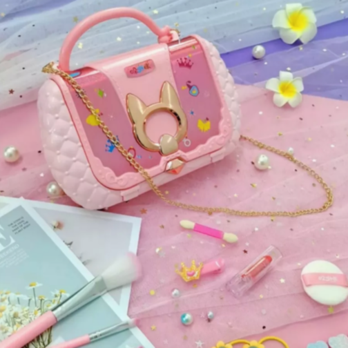 Trusa de Machiaj pentru Copii – Set Glamour în Gentuță Elegantă