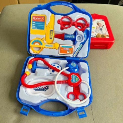 Set Doctor Copii cu Valiză și Accesorii Medicale (culoare aleatorie)