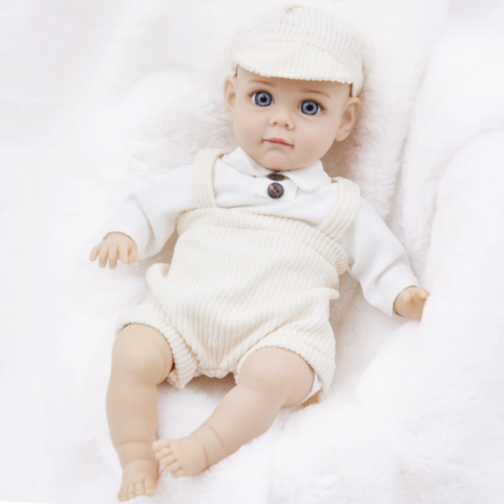 Păpușă Reborn Băiețel cu Corp Moale și Ținută Tricotată – 35 cm