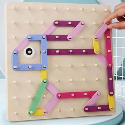 Tablă de Asamblare Creativă Montessori cu Piese Colorate