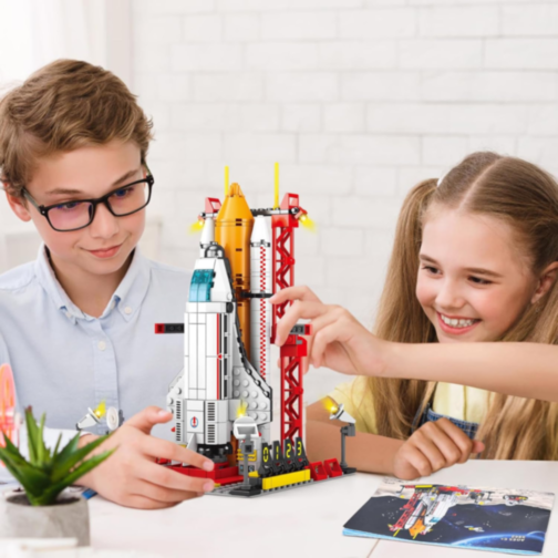 Set de Construcție Navetă Spațială cu Rachetă și Astronauți – 494 Piese