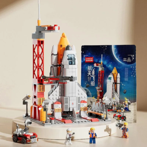 Set de Construcție Navetă Spațială cu Rachetă și Astronauți – 494 Piese