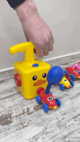 Set 4 Mașinuțe Propulsate de Baloane cu Aer cu 2 Pompe