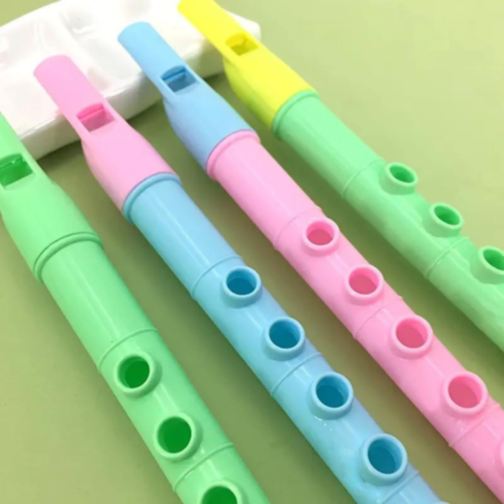 1buc. Fluier colorat pentru copii
