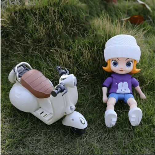 Păpușă cu Scuter Electric cu Lumini și Muzică (culoare aleatorie) Păpușă cu Scuter Electric cu Lumini și Muzică (culoare aleatorie)