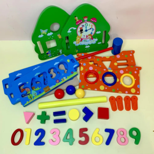 Căsuță interactivă educativă cu ciocan și forme geometrice