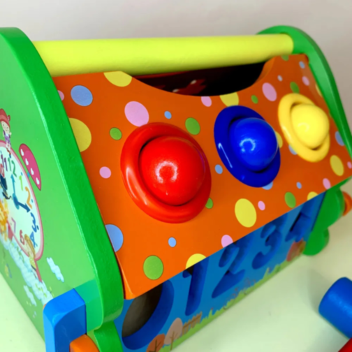 Căsuță interactivă educativă cu ciocan și forme geometrice