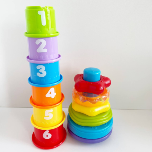 Set educativ de inele și pahare colorate pentru stivuire