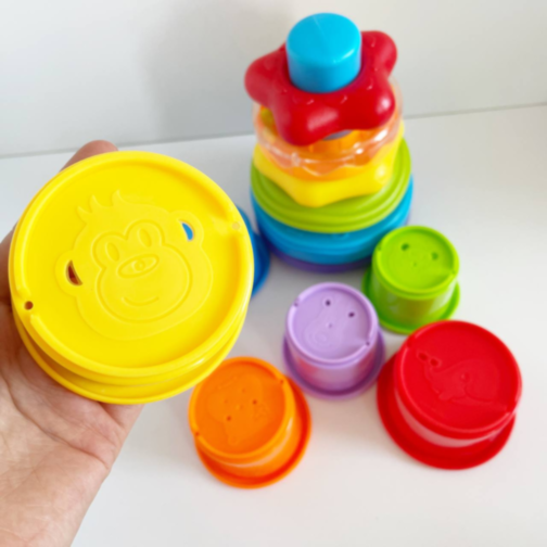 Set educativ de inele și pahare colorate pentru stivuire