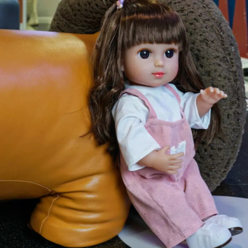 Păpușă Chimi Doll 36 cm cu Salopetă Roz și Păr Lung