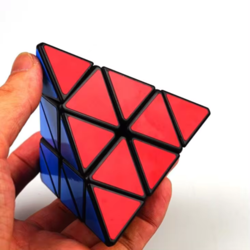 Piramidă puzzle magică colorată
