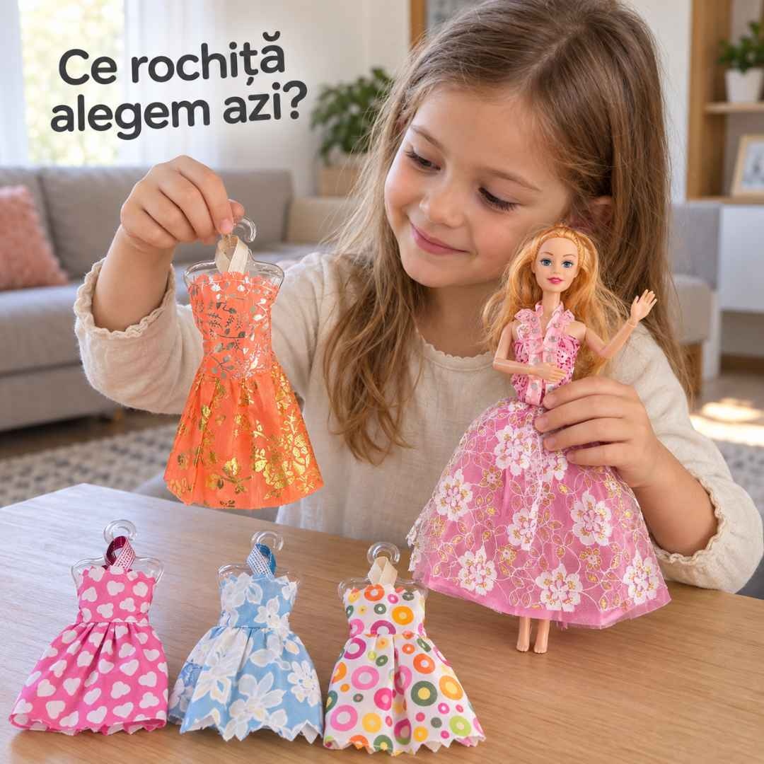 Copil alege o rochiță pentru păpușa fashion în timpul jocului