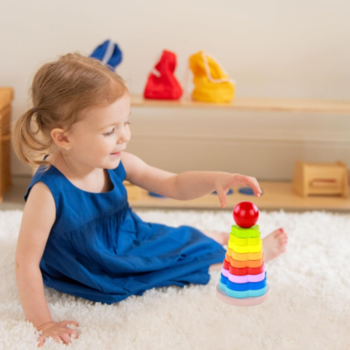Stivuitor Montessori din Lemn cu Inele Colorate