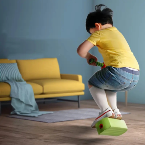 Jucărie Saltăreață Pogo Stick din Spumă cu Sunete Amuzante (culoare aleatorie)