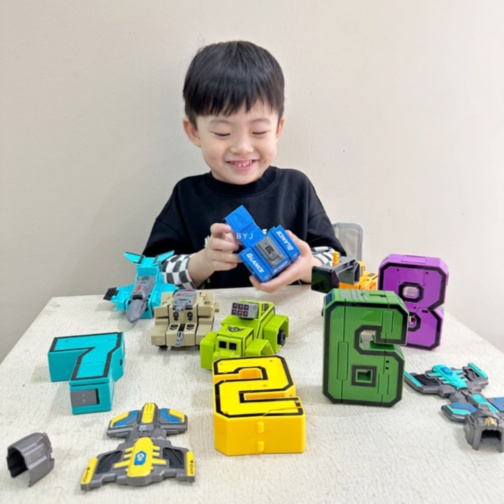 Robot Transformabil Cifre 5-9 pentru Copii