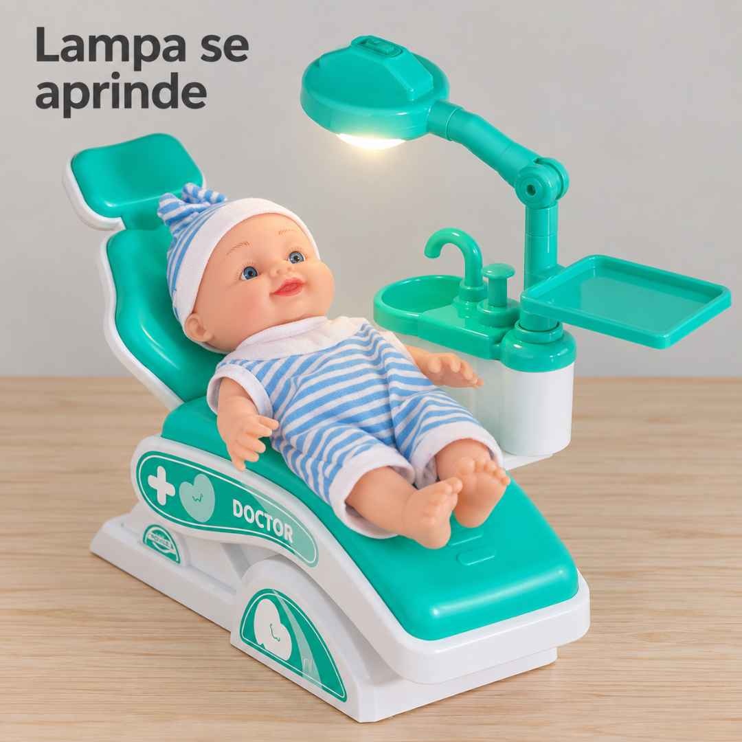 Lampa aprinsă deasupra păpușii în fotoliul dentist alb cu turcoaz