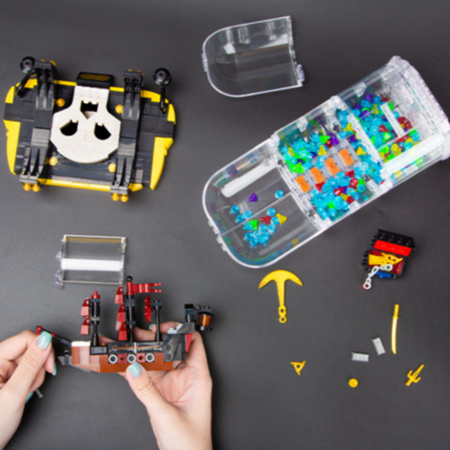 Corabie de Pirați în Sticlă cu LED – Set de Construcție Creativ pentru Copii, 852 piese