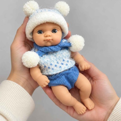Păpușă bebeluș realistă de 20 cm cu hăinuțe tricotate | image
