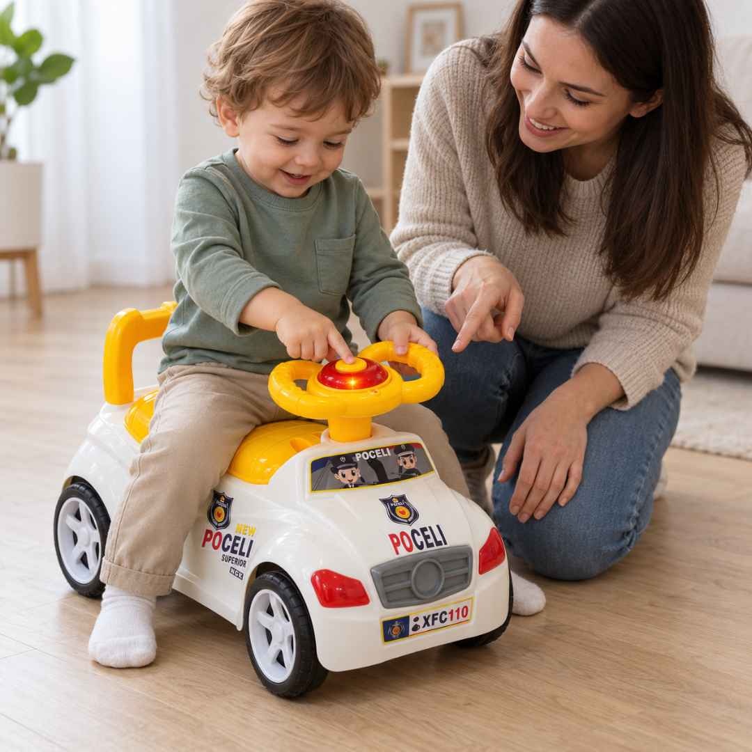 Copil și mamă descoperă butonul muzical al mașinuței ride-on cu oliță