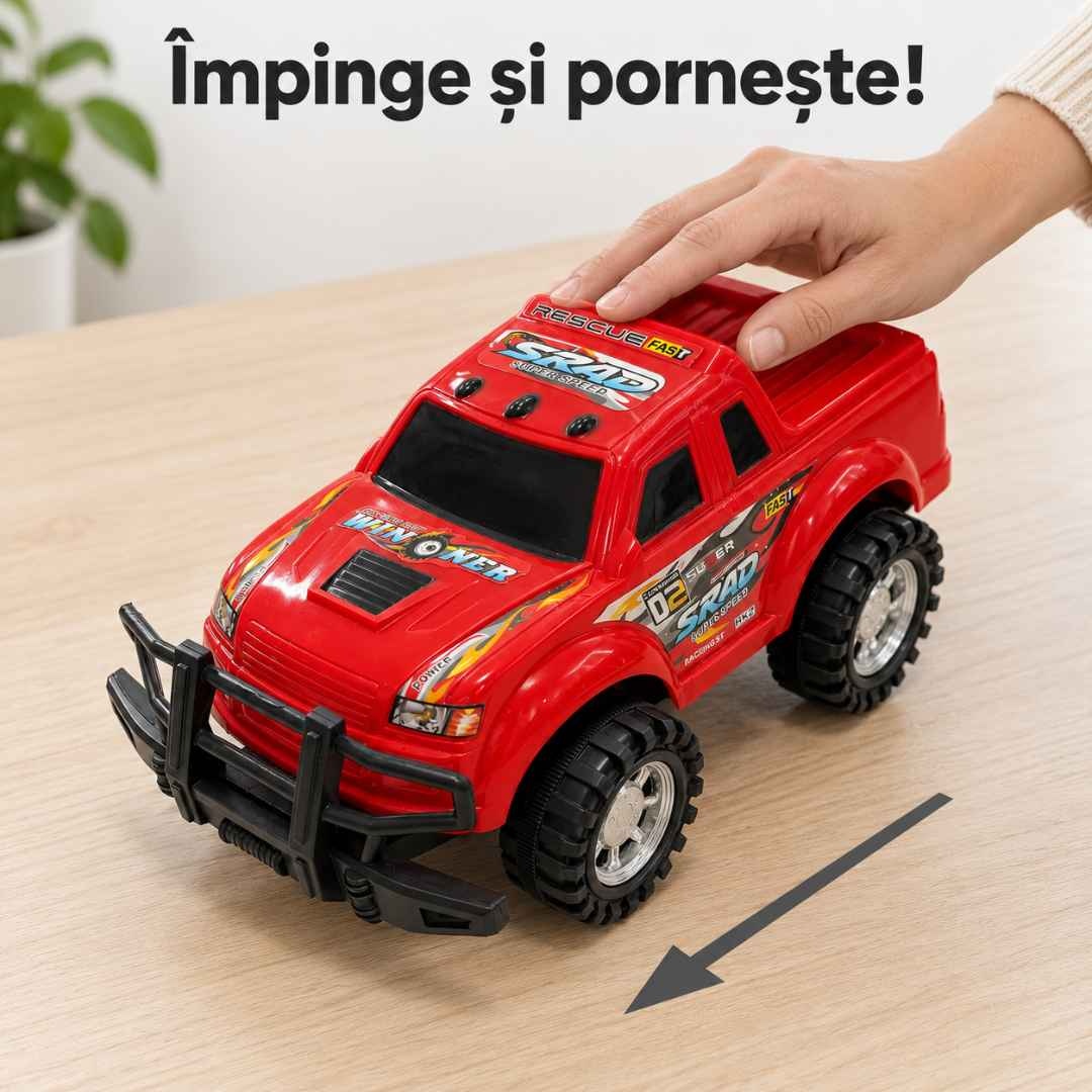 Mână împinge înainte mașina de teren roșie pentru a acționa mecanismul de inerție