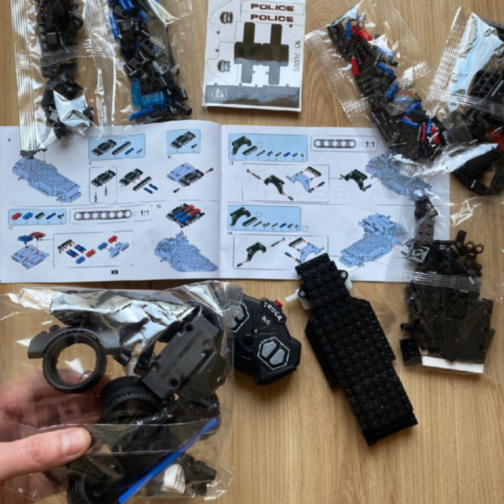 Mașină de Poliție de Asamblat cu Telecomandă – Set Tehnic 2.4GHz, 352 piese  