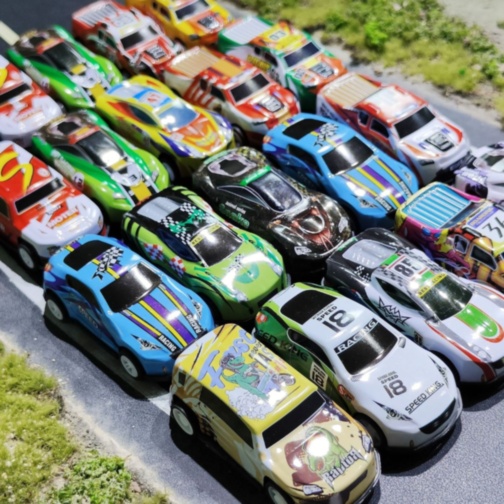 Set 25 Mașinuțe Metalice cu Mecanism Pull-Back – Modele Sport și Graffiti 