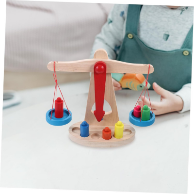 Balanță din lemn cu greutăți colorate | image