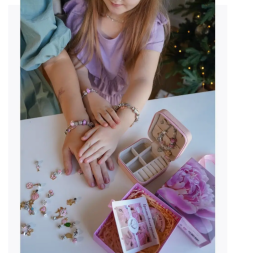 Set Brățări Charm cu Pandantive Colorate - Cadou Creativ pentru Fete