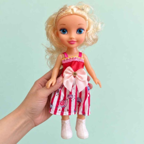 Păpușă muzicală Sweet Girl 27 cm cu rochie