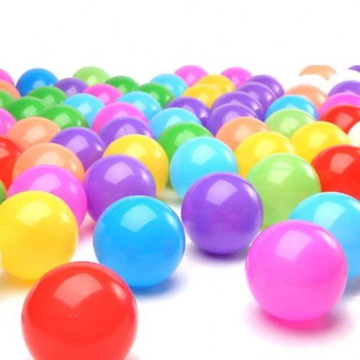 Set 50 de Bile Colorate din Plastic, 5.5 cm – Distracție nelimitată pentru Joacă și Piscine cu Bile