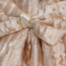 Păpușă Blondă Sennby Baby în Rochie Aurie Elegantă – 35 cm